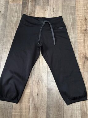 The North Face Black Womens Joggers Cropped legs